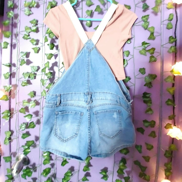 Overall - Picture 2 of 2